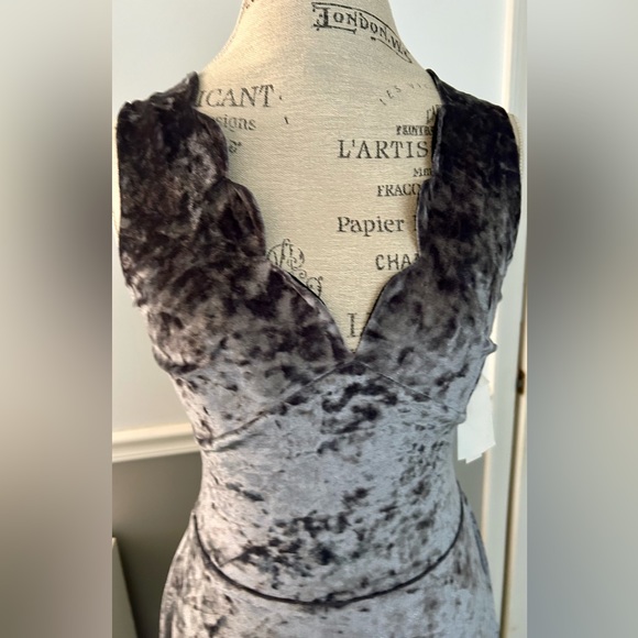 Design Lab Lord and Taylor crushed velvet dress - Picture 5 of 8